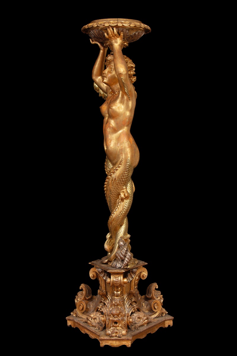 Grande sculpture en bois sculpté et doré représentant une sirène tenant un vase-photo-1
