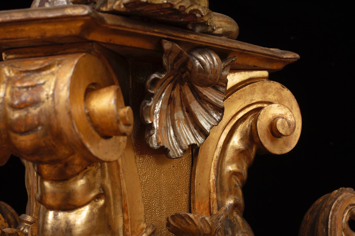 Grande sculpture en bois sculpté et doré représentant une sirène tenant un vase-photo-5