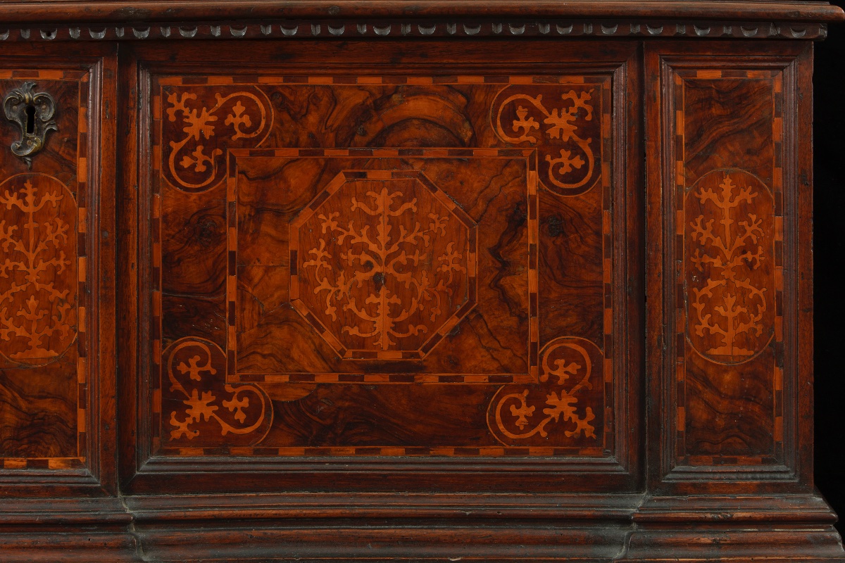 Walnut Chest With Decorative Inlays, Bergamo, Early 17th Century-photo-3