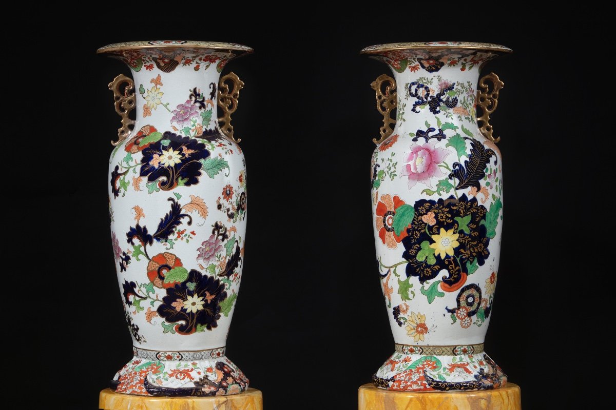 Paire De Grands Vases Samson En Porcelaine Polychrome