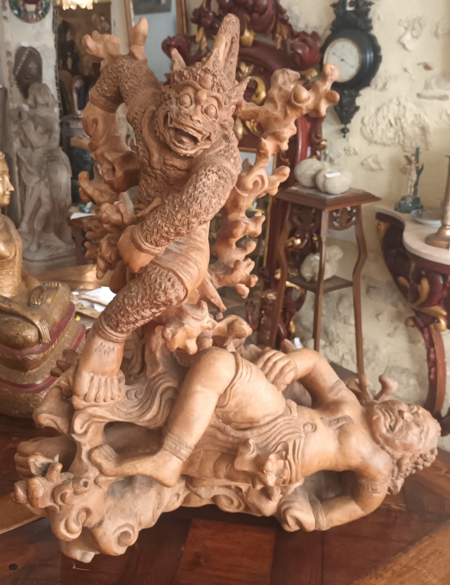 Bali, Dvarapala, Grande Statue De Gardien De Temple Sculptée Dans Une Racine d'Arbre