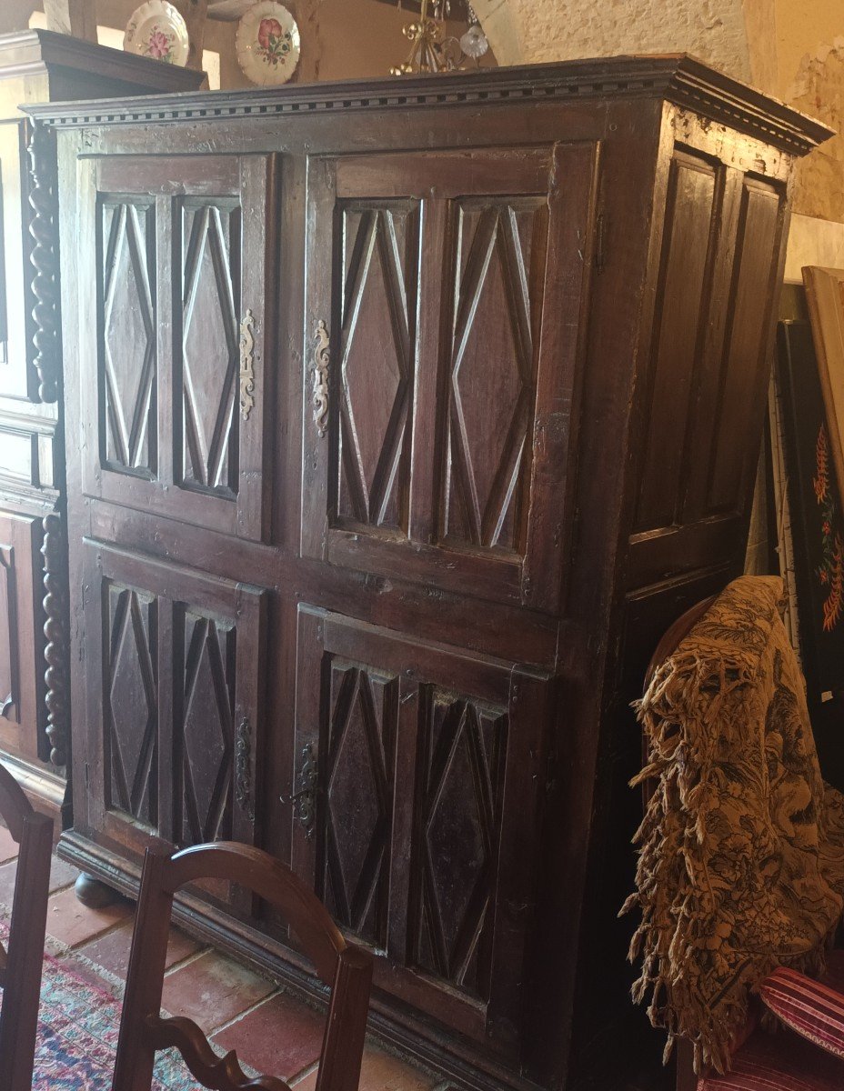 Bahut d'époque Louis XIII à 4 Portes