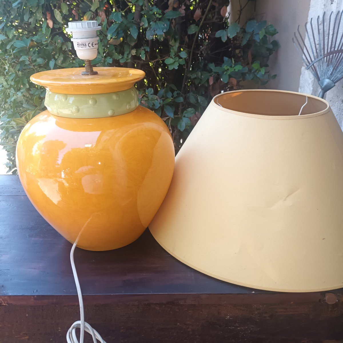 Tres Belle Lampe De Salon En Faience Jaune Signée Kostka, vintage 1980-photo-3