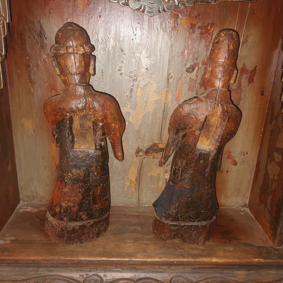 China Altar In Molded And Carved Wood Forming Niche Accommodating A Wooden Couple -photo-3