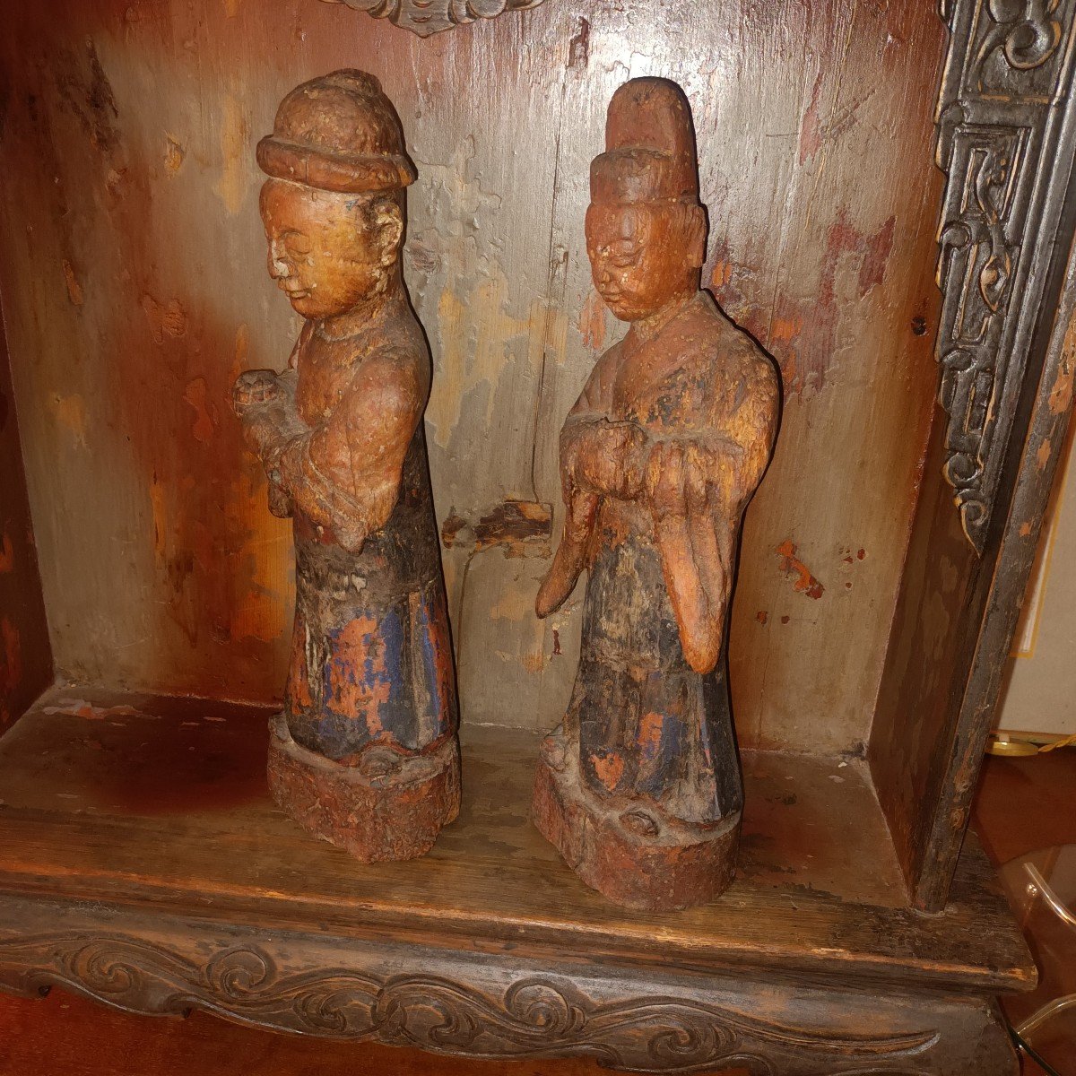 China Altar In Molded And Carved Wood Forming Niche Accommodating A Wooden Couple -photo-5