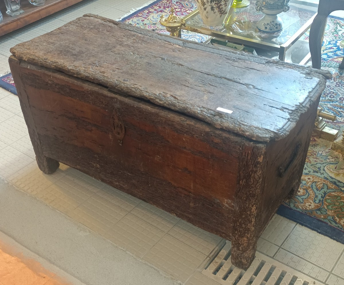 Très Ancien Coffre (début 17eme Siècle) Avec Sa Clef Et Sa Serrure d'Origine
