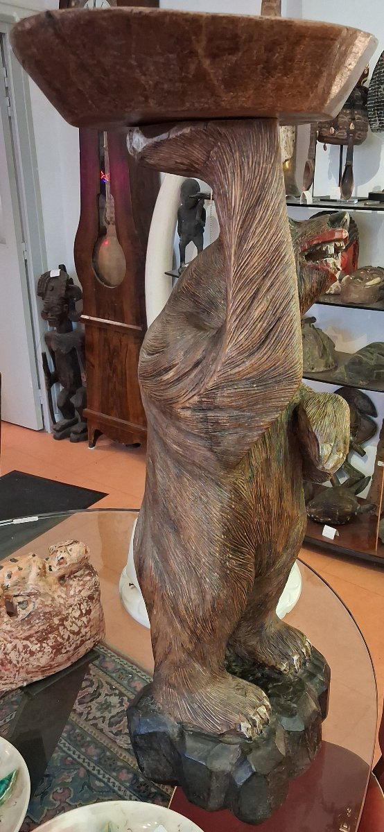 Foret Noire, grand Ours en bois sculpté formant sellette -photo-3