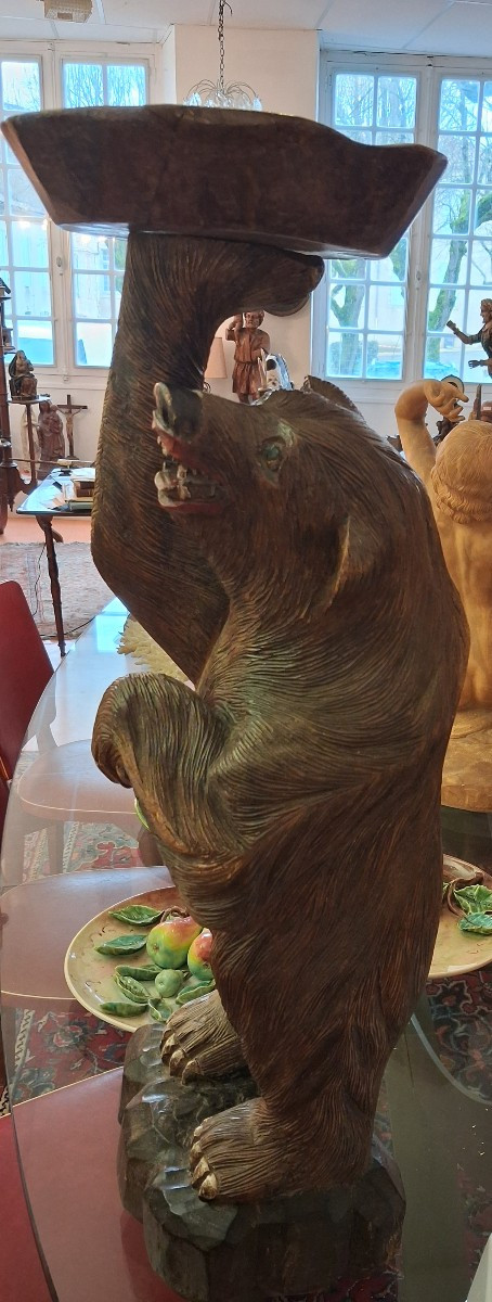 Foret Noire, grand Ours en bois sculpté formant sellette -photo-4