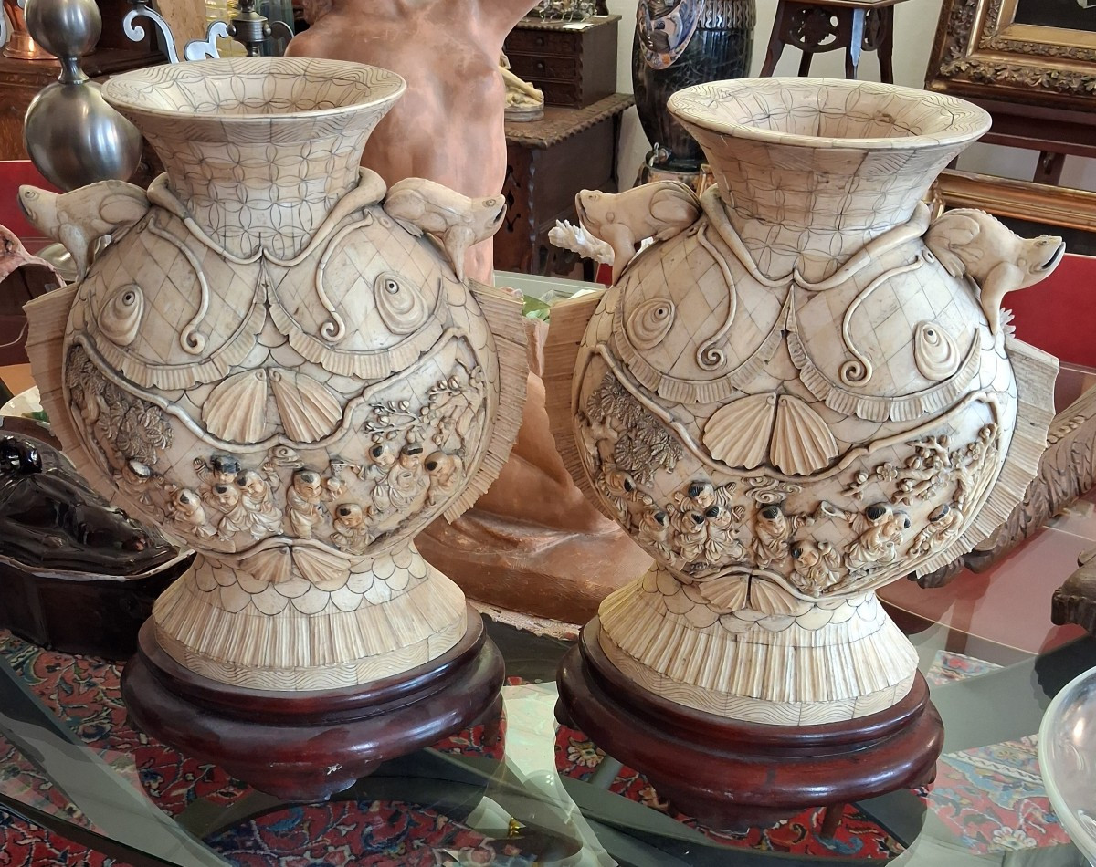 chine, grande paire de vases de mariage en os début XXème siecle