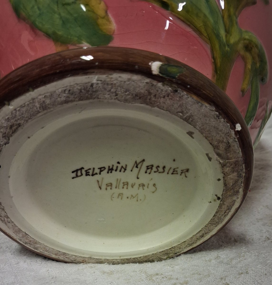 Delphin MASSIER (1836-1907) Vallauris, complet avec son pied,  grand cache-pot aux fleurs-photo-1