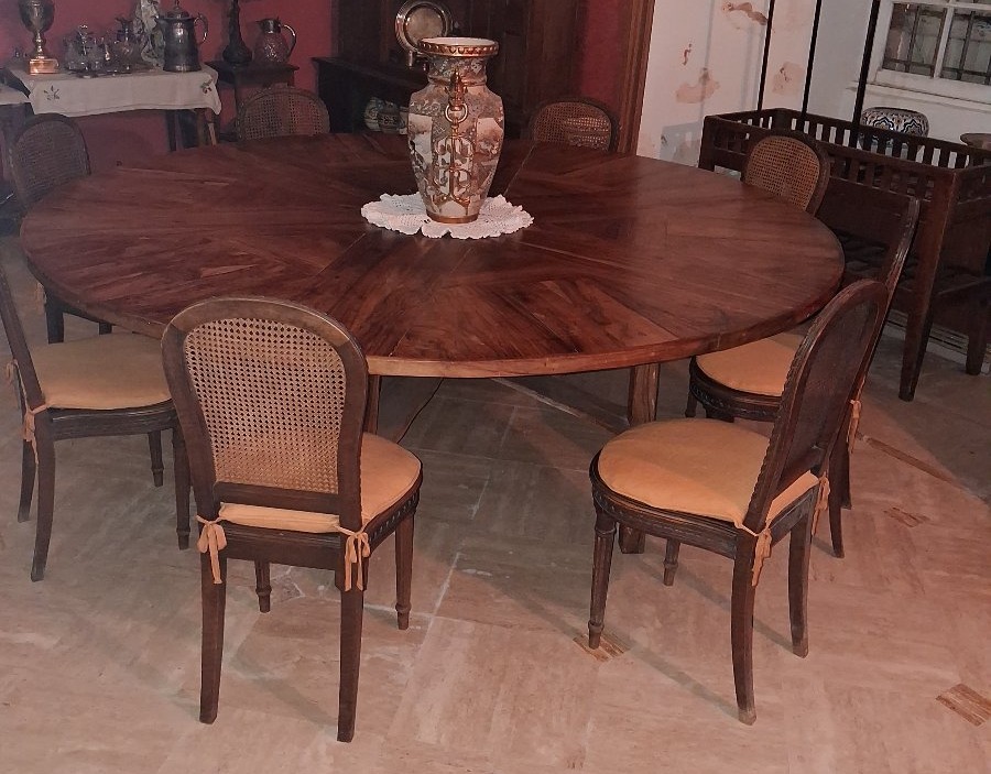 Very Large Round Table Made Of Tahitian Rosewood