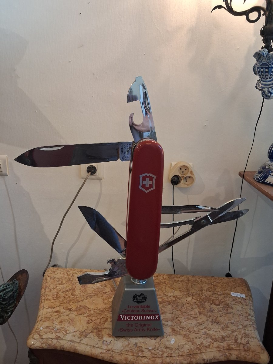 Tres grand couteau automate de vitrine VICTORINOX -photo-3