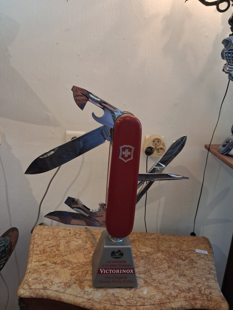 Tres grand couteau automate de vitrine VICTORINOX -photo-3