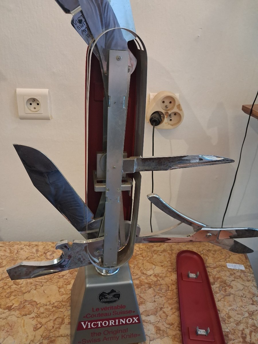 Tres grand couteau automate de vitrine VICTORINOX -photo-4
