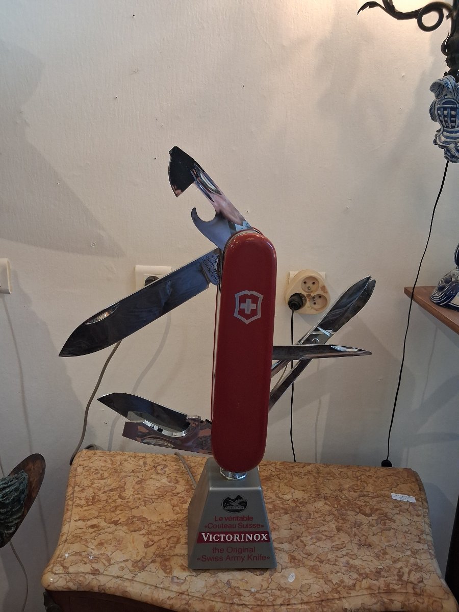 Tres grand couteau automate de vitrine VICTORINOX -photo-5
