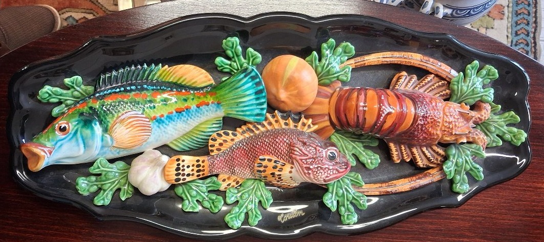Grand plat Vallauris à décor de poissons pour bouillabaisse 
