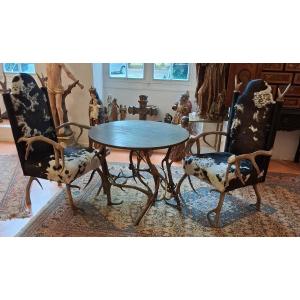 Black Forest, Rare Set Of 2 Armchairs And A Table In Deer Antler (horn) And Cowhide
