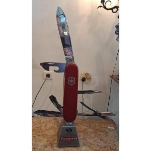 Tres grand couteau automate de vitrine VICTORINOX