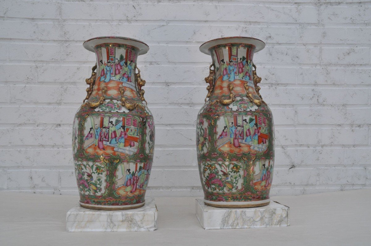 Parfaite Paire De Vases En Porcelaine De Canton