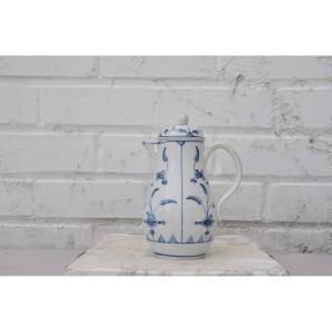 Piriform Teapot In Tournai Porcelain With Onion Decor