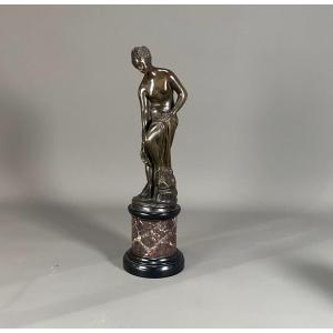 Venus au Bain, bronze signé Christophe-Gabriel Allegrain (1710-1795)