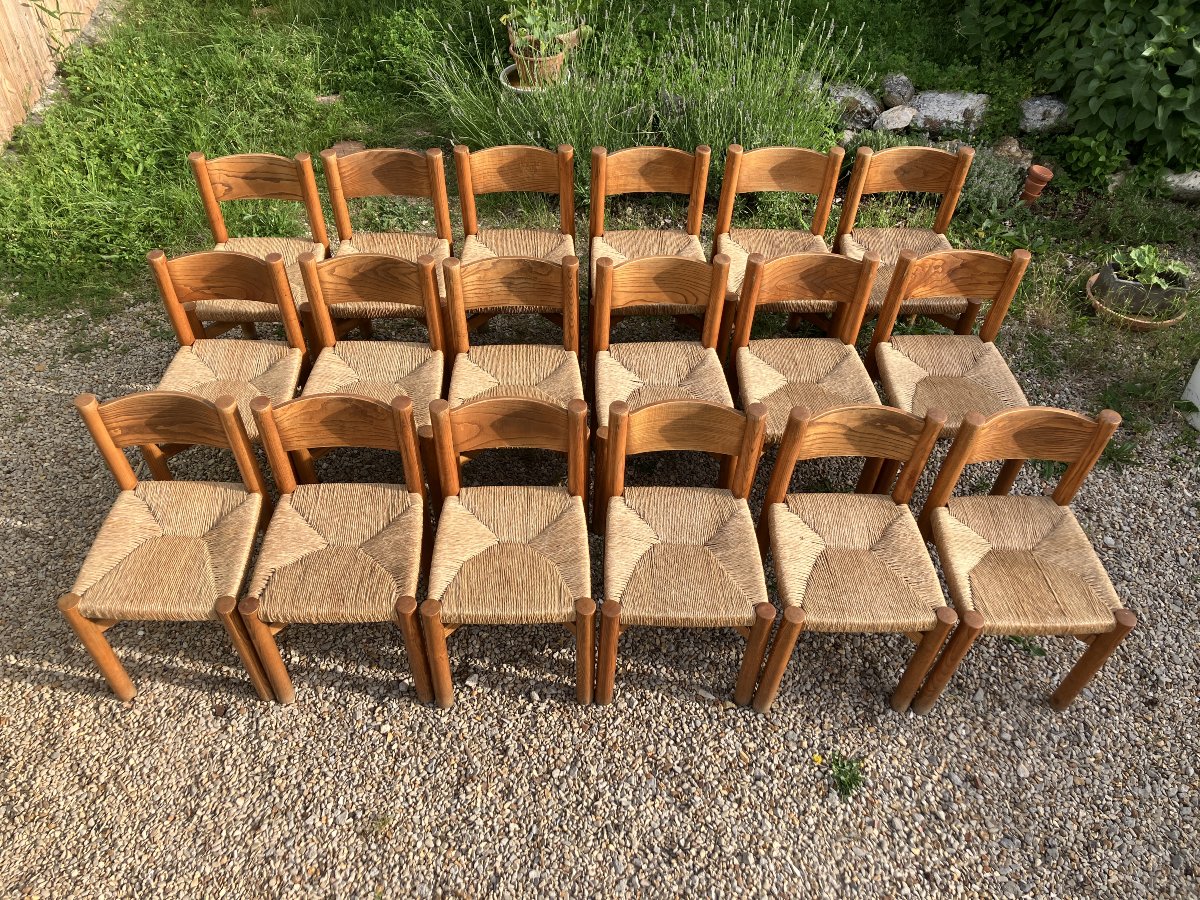série de 18 chaises de Charlotte Perriand modèle Meribel 1970 en frêne.