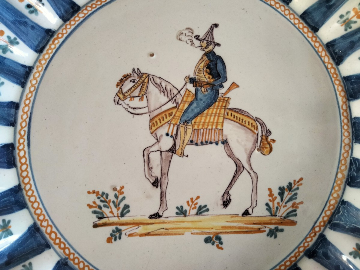Plat au Cavalier Alcora fin XVIIIe-photo-2