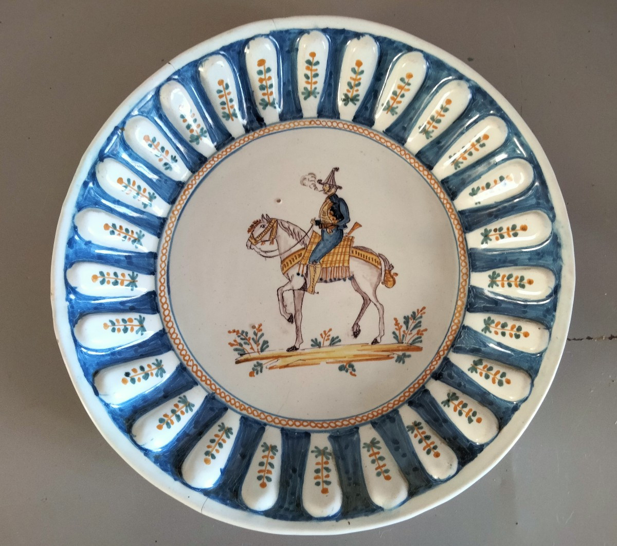 Plat au Cavalier Alcora fin XVIIIe