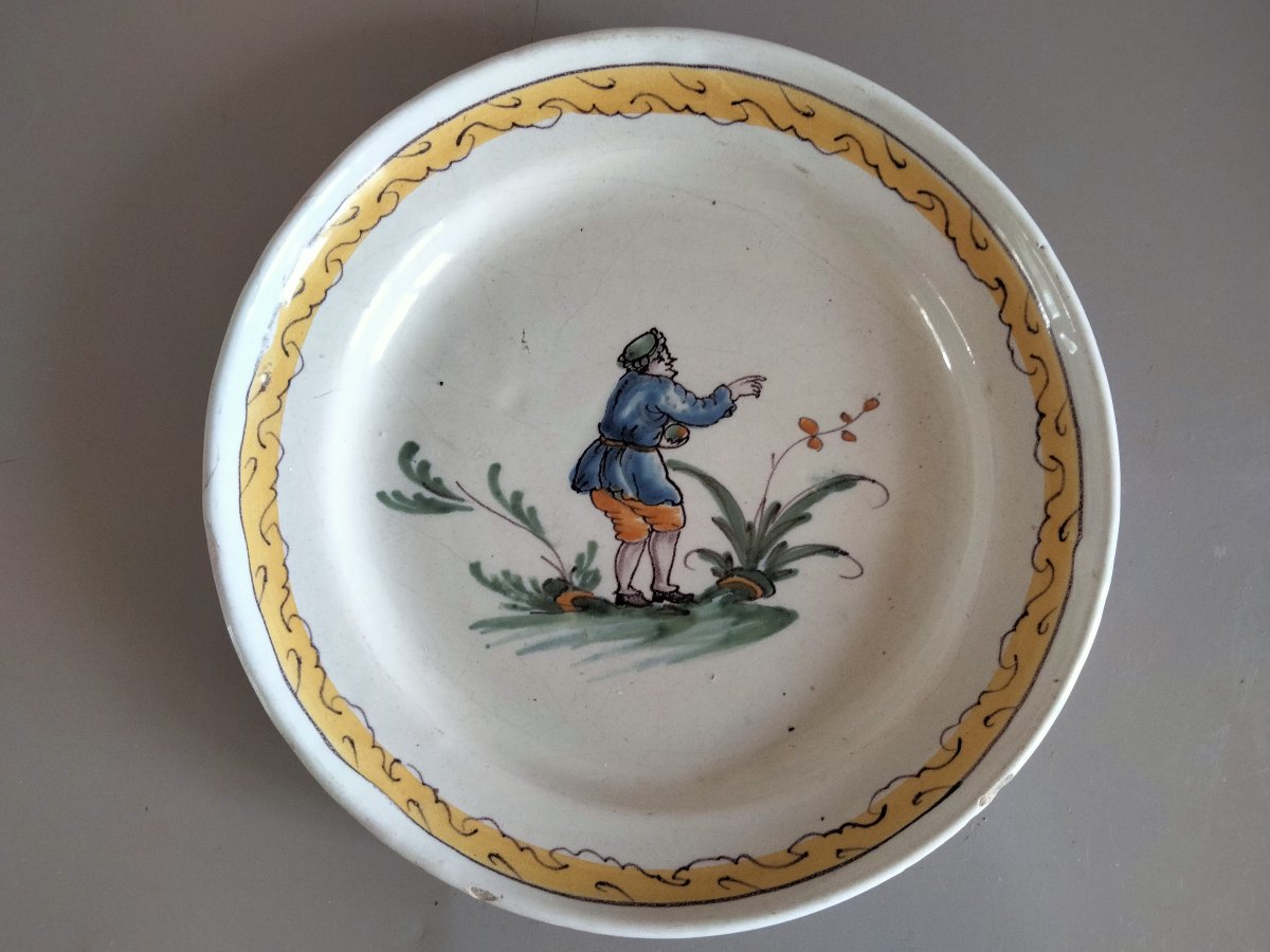 Assiette Joueur de Boule Nevers Roanne XVIIIe