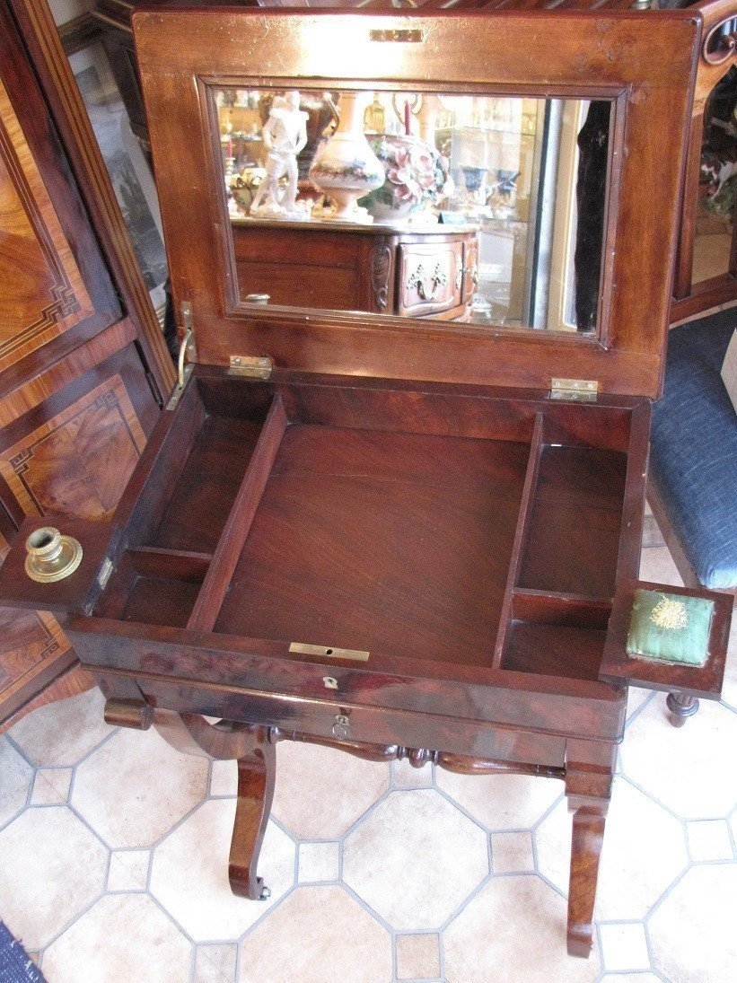 Mahogany Worker