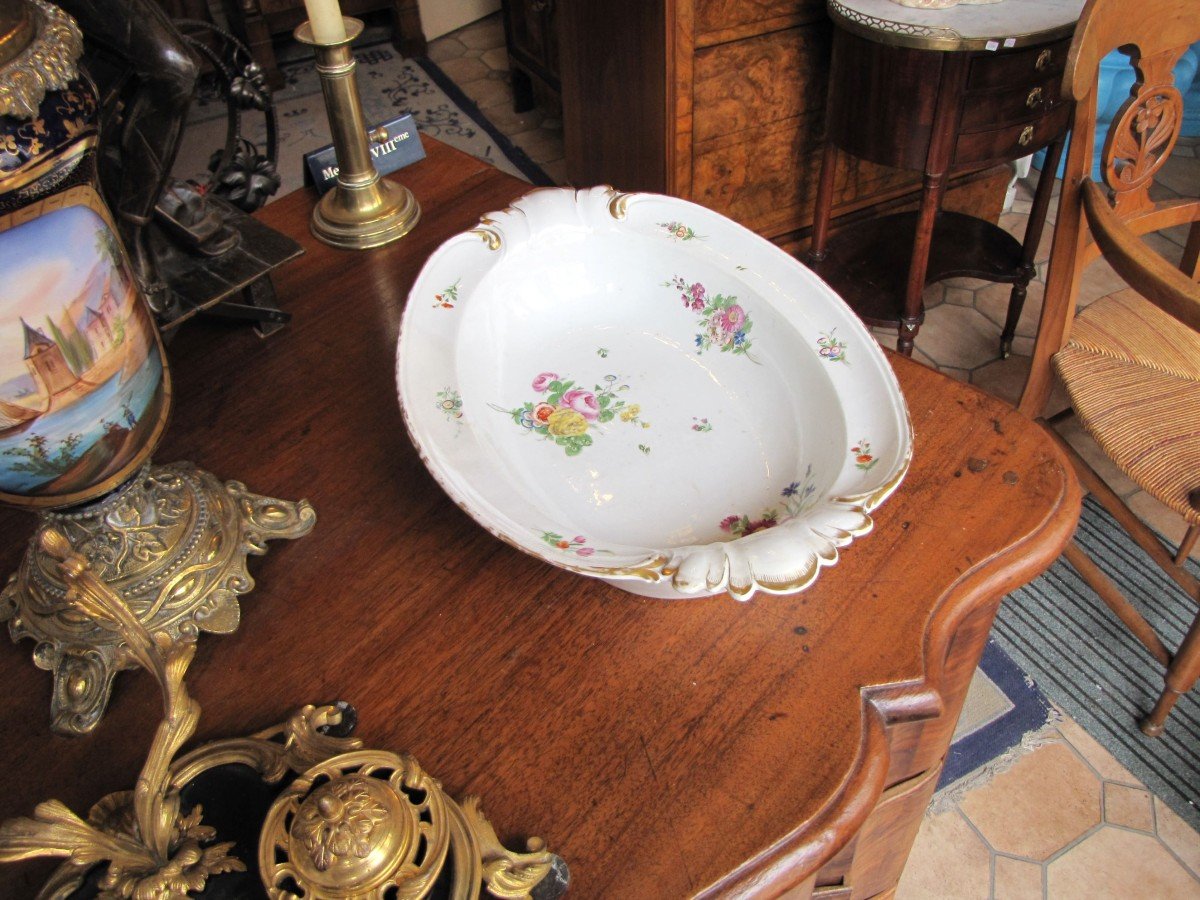 Plat en  porcelaine