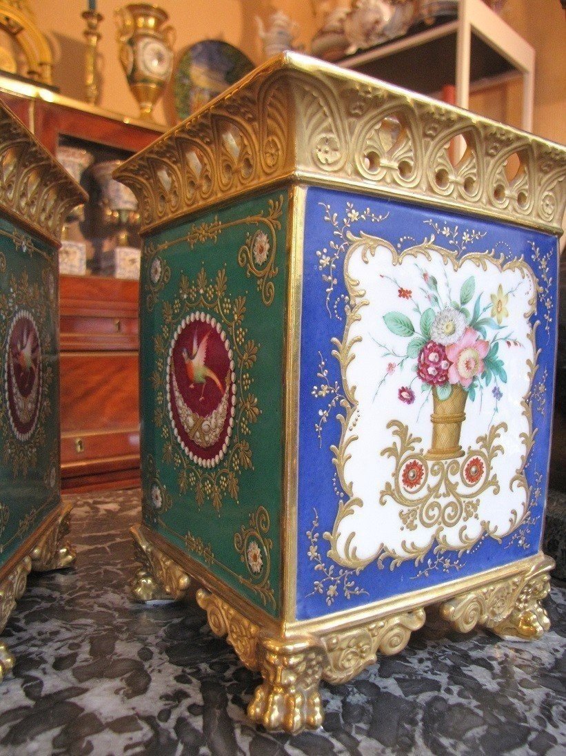 Paire de pots pourris en porcelaine-photo-1