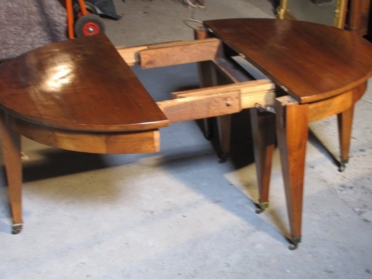 Small 6 Leg Table-photo-2