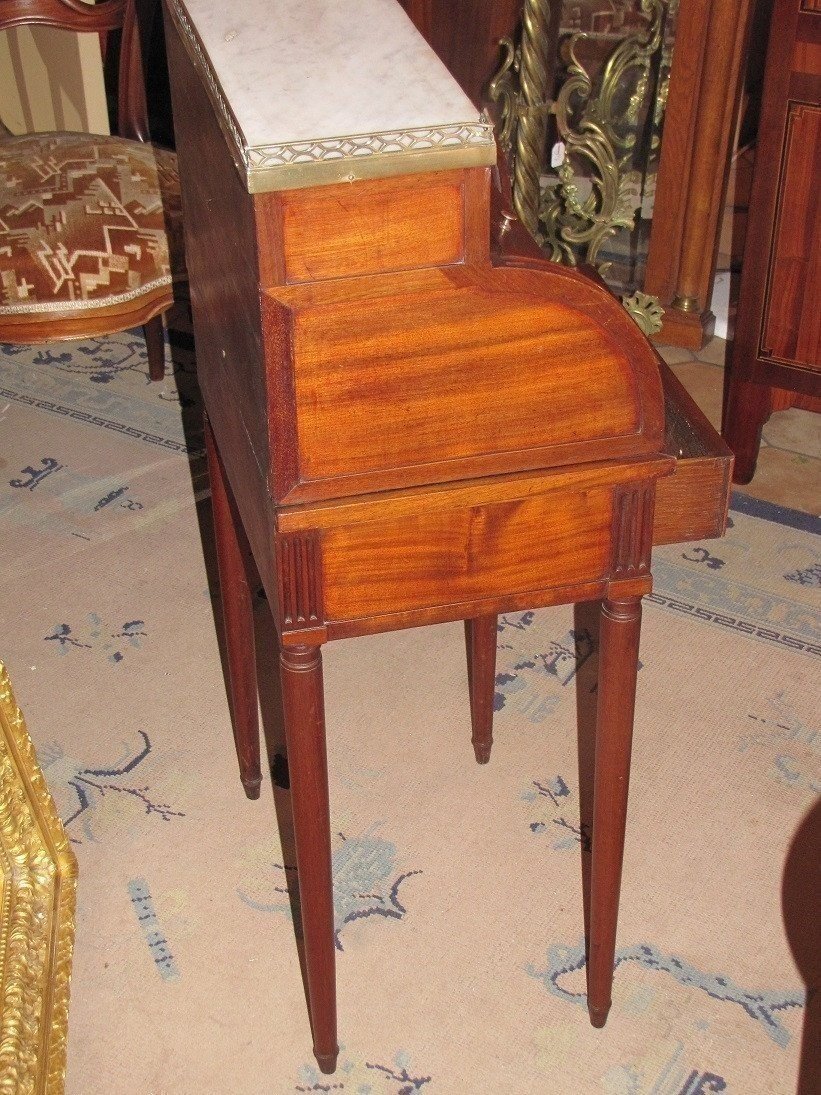 Small Desk Or Child's Desk-photo-2