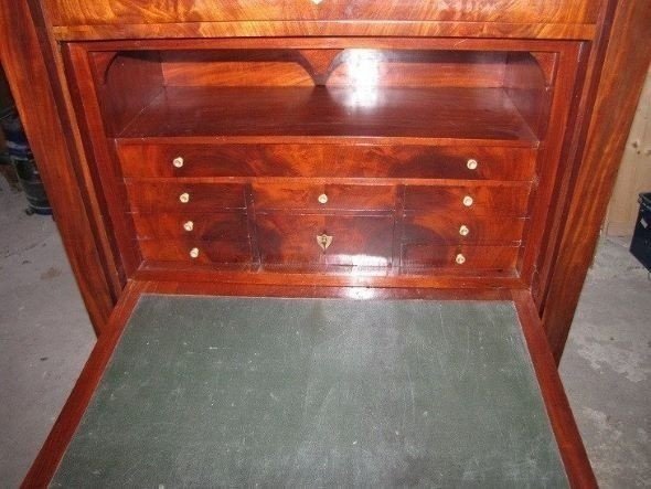 Important Secretary-photo-2
