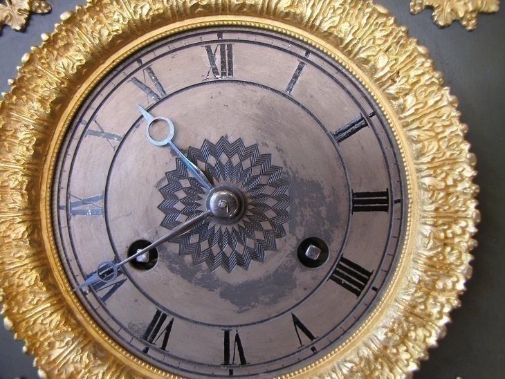 Pendule borne en métal-photo-1