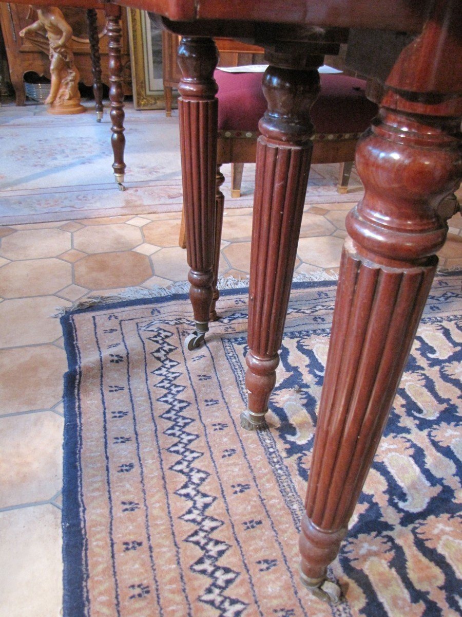 6-legged Mahogany Table-photo-1