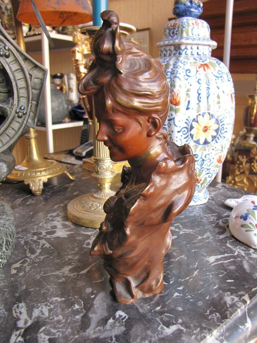 Small Female Bust-photo-3