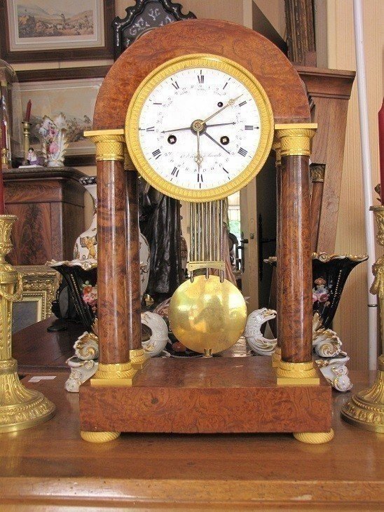 Pendule portique à quantièmes-photo-2
