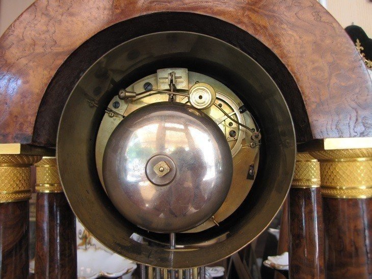 Pendule portique à quantièmes-photo-1