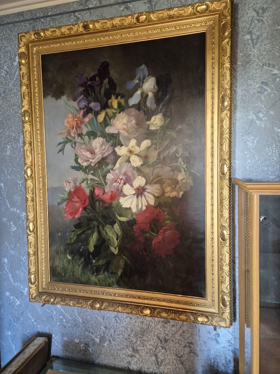 A Large Painting Of Flowers-photo-3