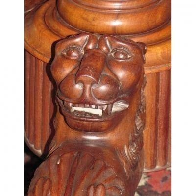 Gueridon à tête de lion