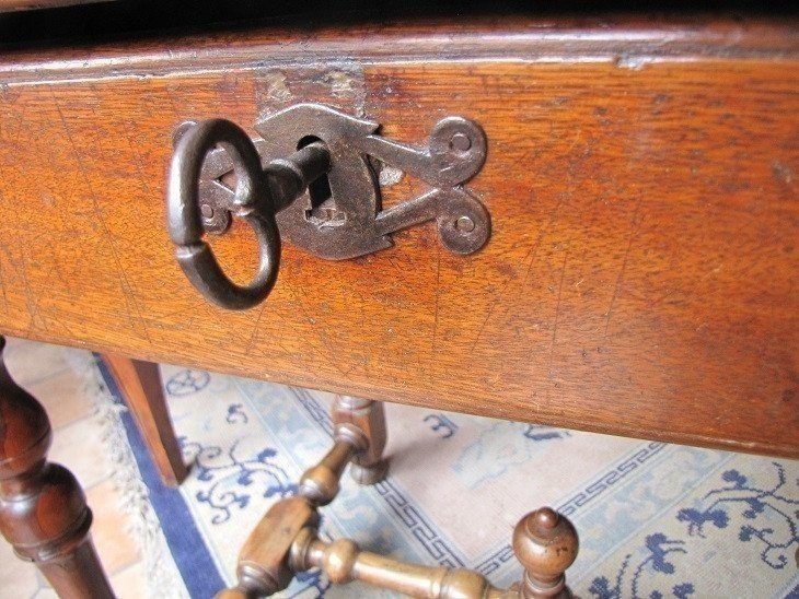 Small Louis XIII Table-photo-3