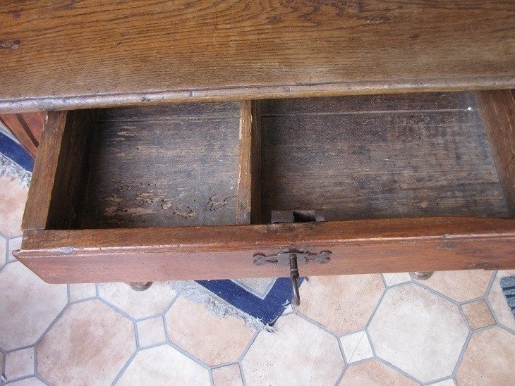 Small Louis XIII Table-photo-2