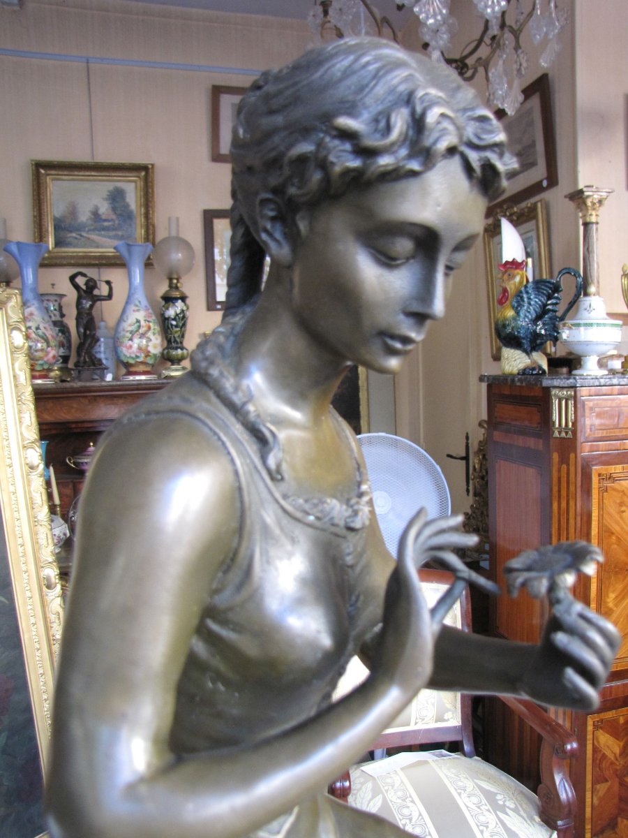 Jeune femme en bronze