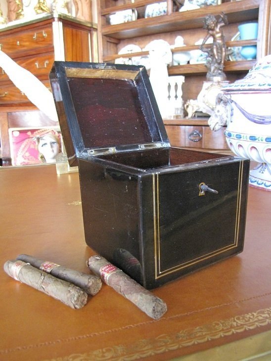 Small Napoleon III Cigar Humidor-photo-1