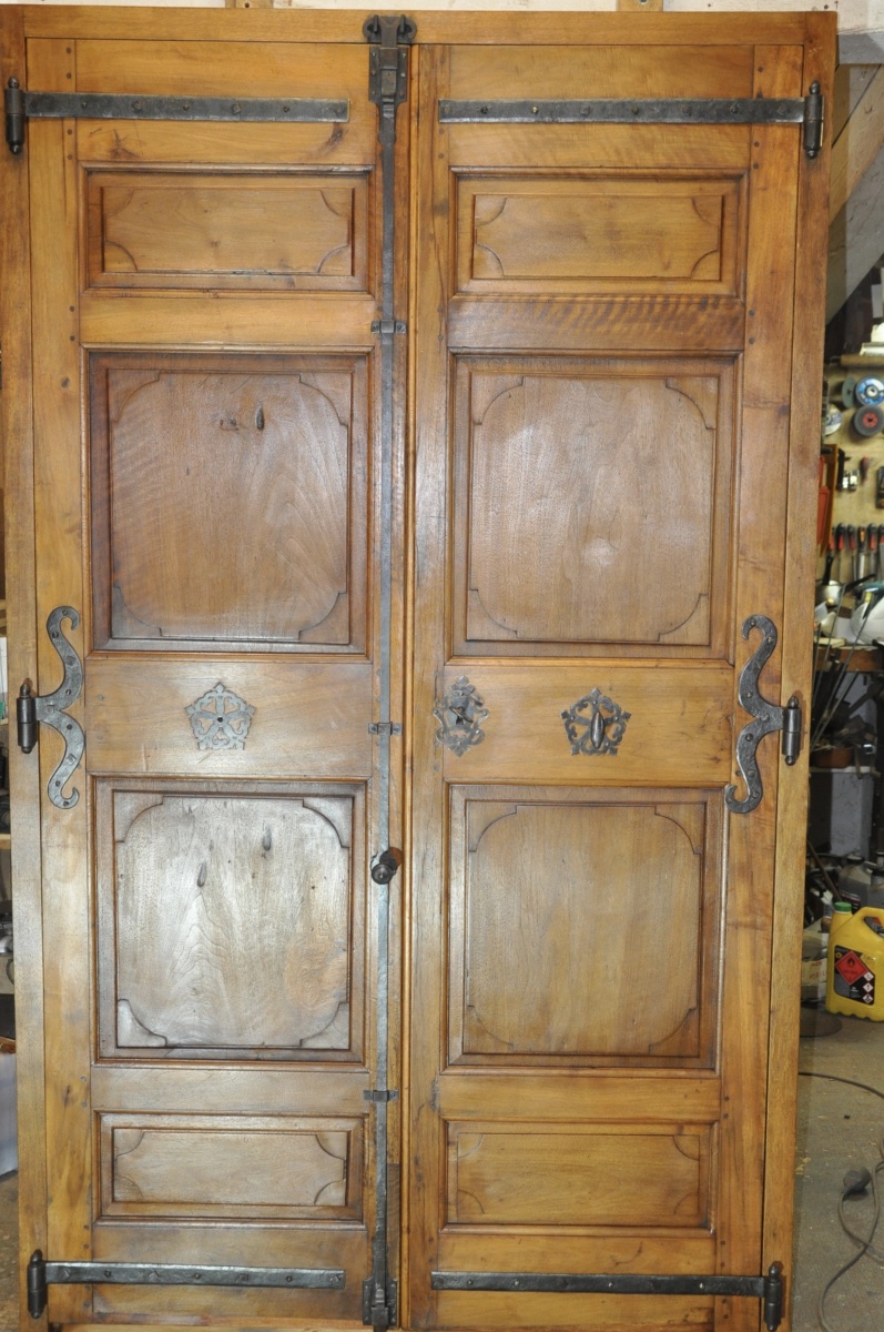 Double-leaf Connecting Door In Two-tone Walnut -photo-2
