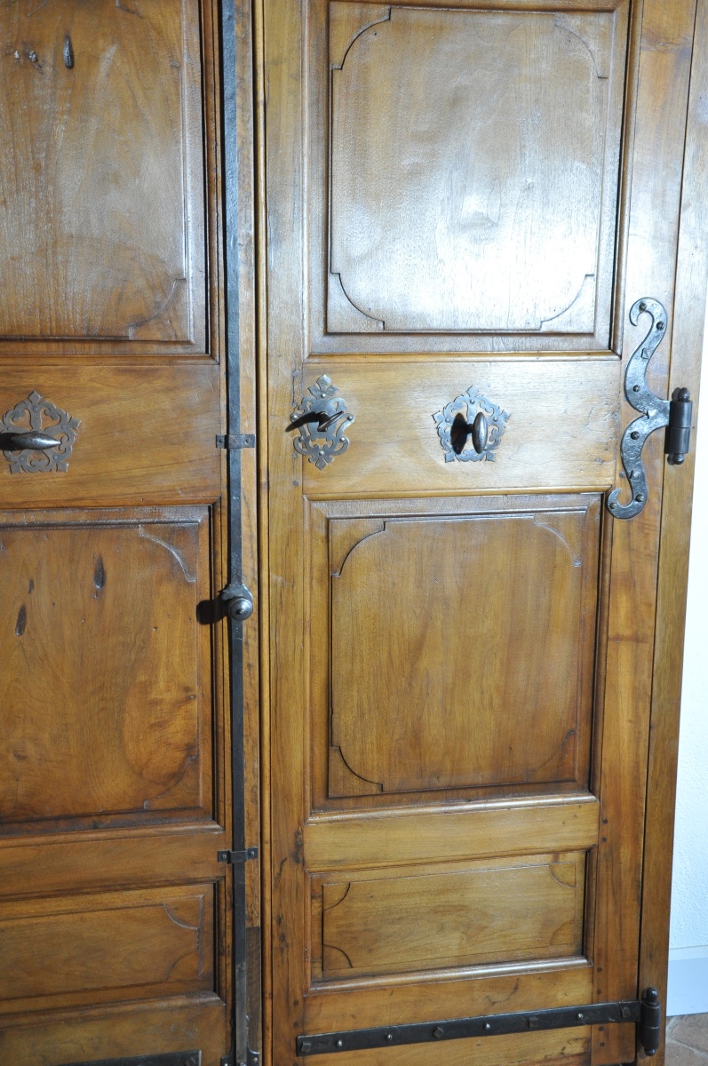 Double-leaf Connecting Door In Two-tone Walnut -photo-4