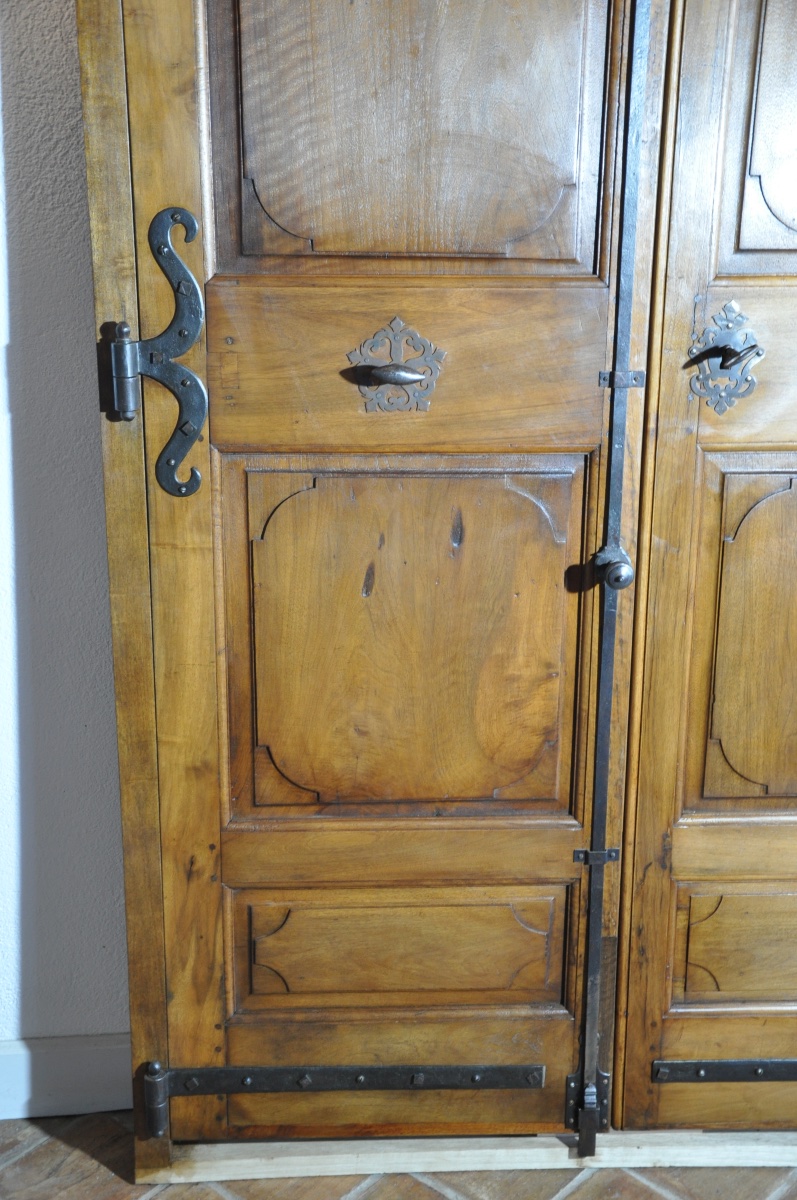 Double-leaf Connecting Door In Two-tone Walnut -photo-1