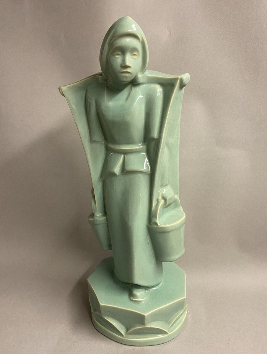 Villeroy et Boch, Luxembourg, rare sujet la femme porteuse d'eau
